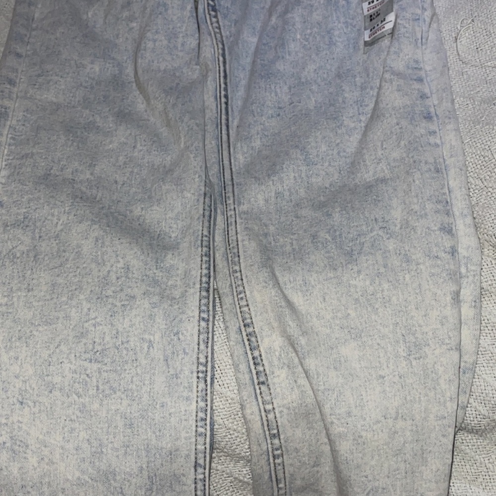 Jeans - Picture 2 of 3